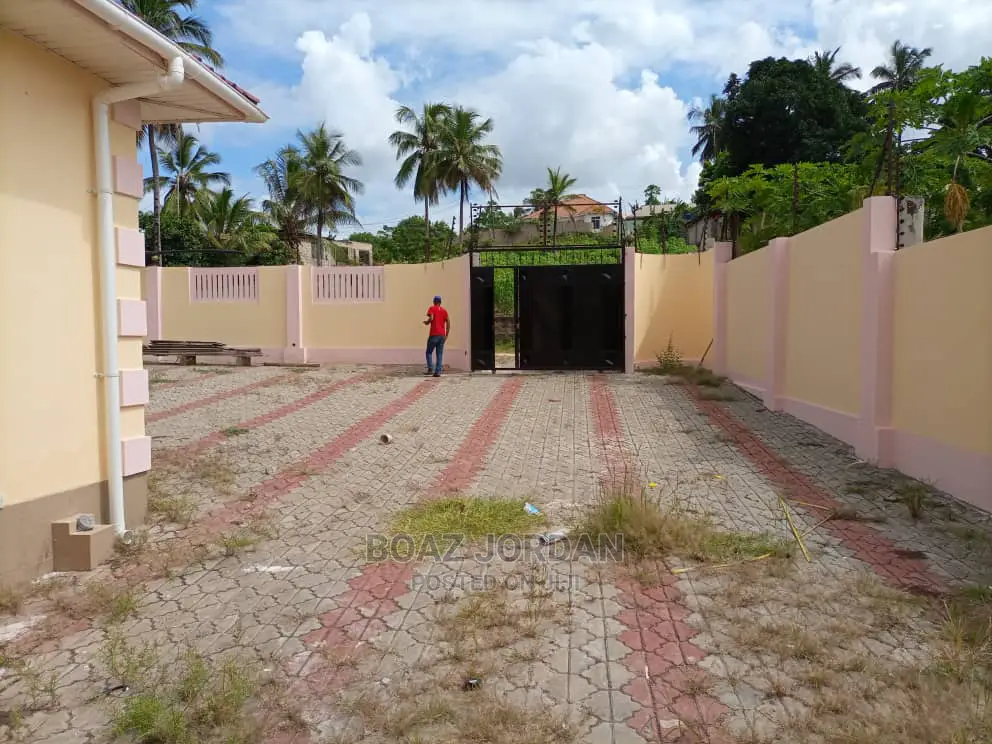 Furnished 3bdrm House in Boaz Mwakyembe, Kinondoni for Sale