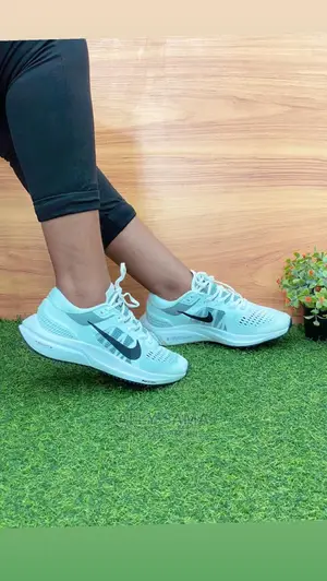 Lady's Nike Zoom