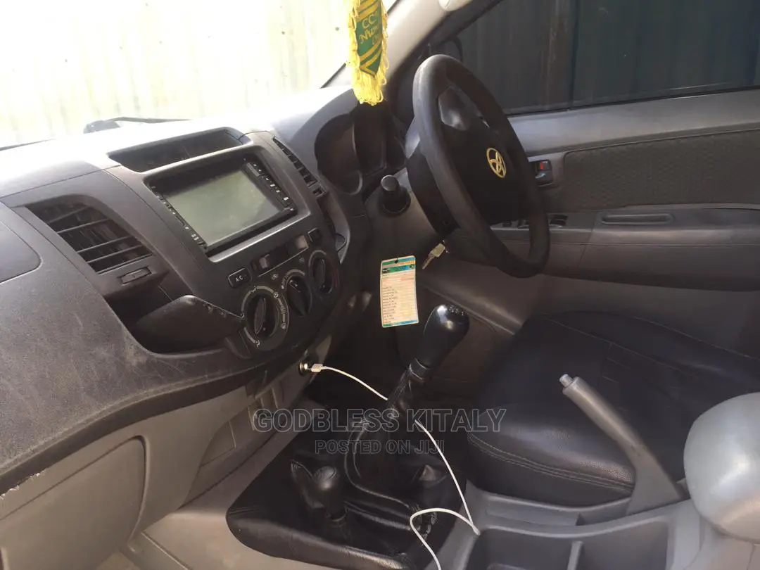Toyota Hilux 2009 Silver