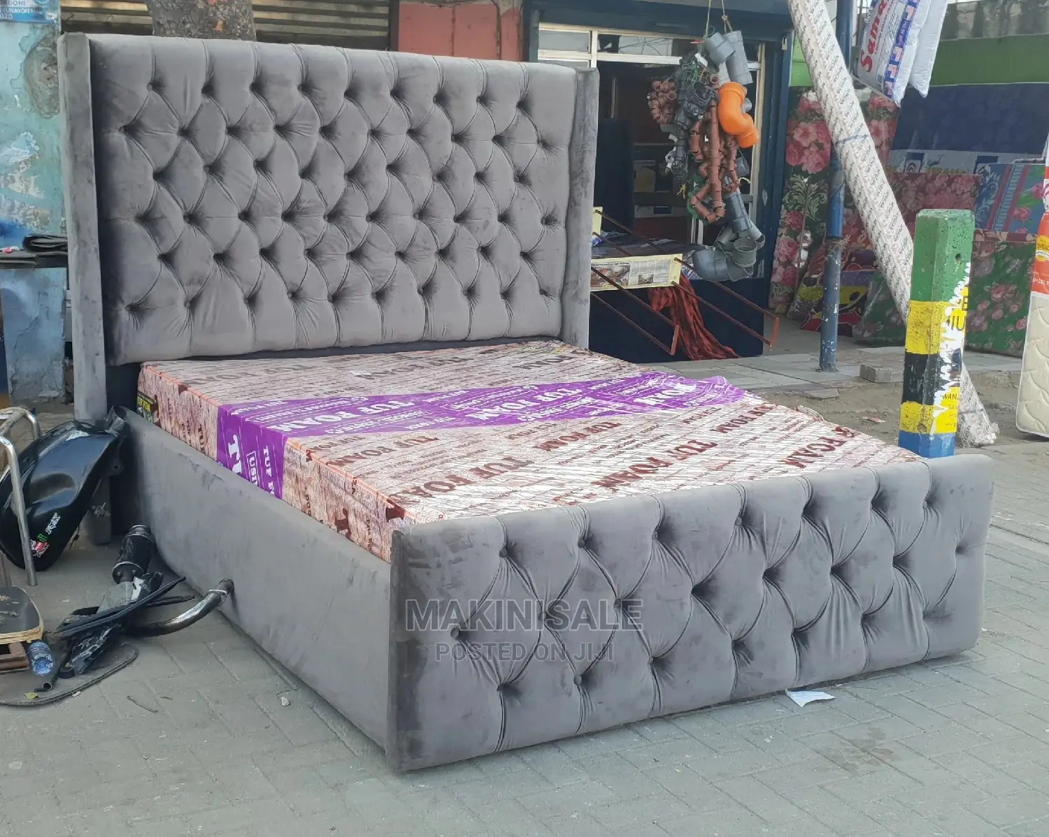 Kitanda Simple Cha Sofa Pamoja Na Godoro Lake