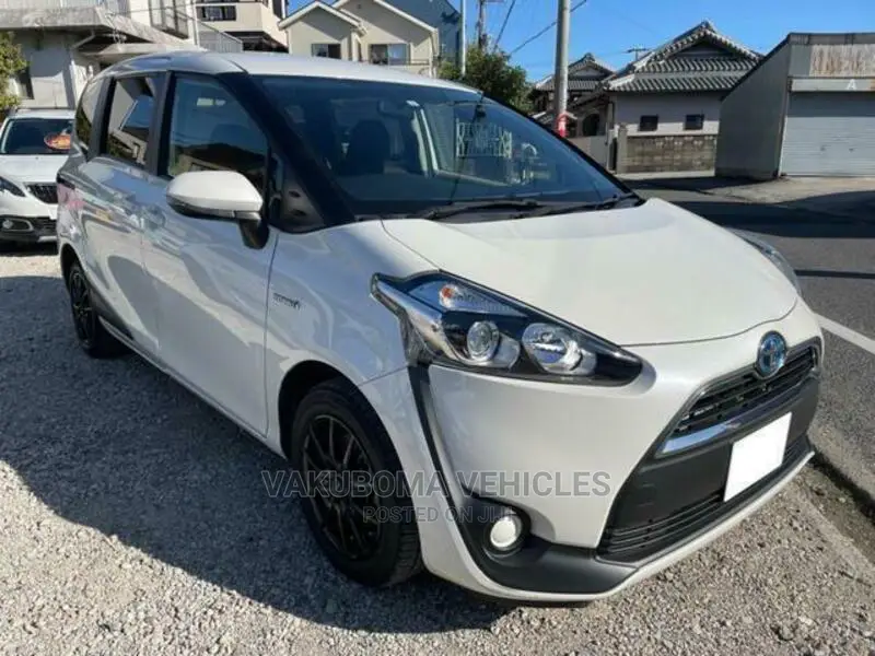 Toyota Sienta 2015 Pearl