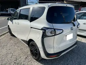 Toyota Sienta 2015 Pearl