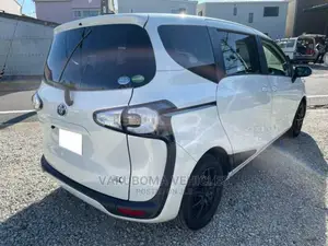 Toyota Sienta 2015 Pearl