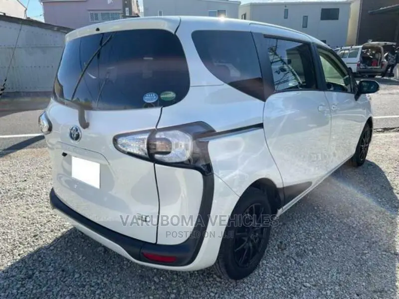 Toyota Sienta 2015 Pearl