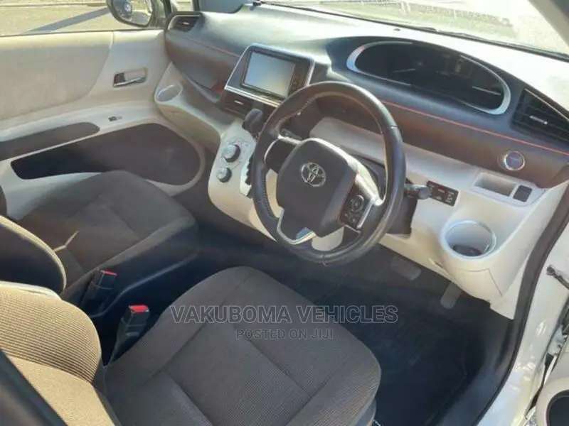 Toyota Sienta 2015 Pearl