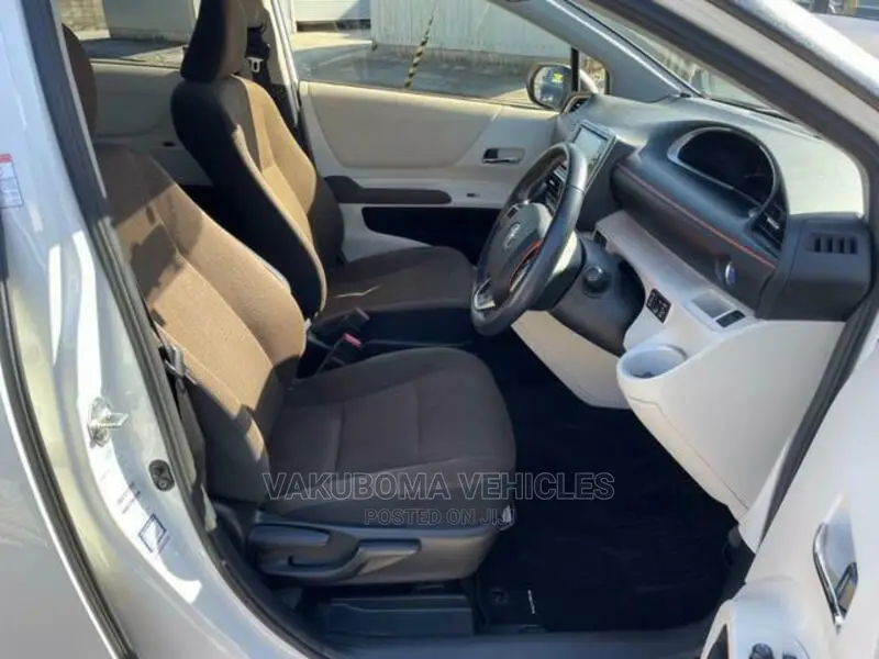 Toyota Sienta 2015 Pearl