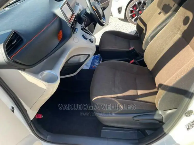 Toyota Sienta 2015 Pearl