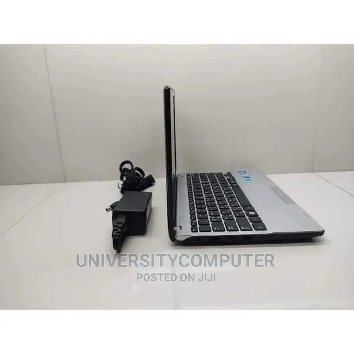 Laptop Samsung NP305E7 4GB Intel Core I3 HDD 750GB