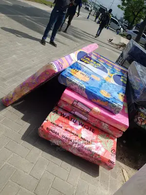 Magodoro Ya Shule Futi 2 Na Nusu