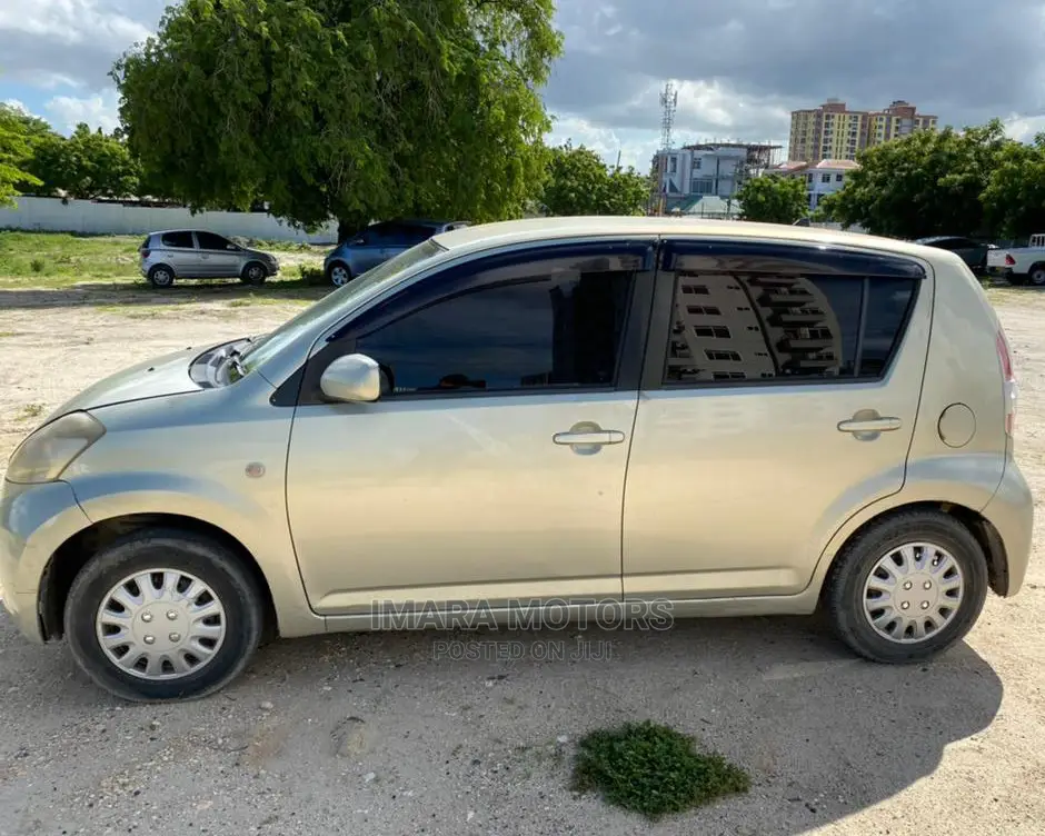 Toyota Passo 2006 Beige