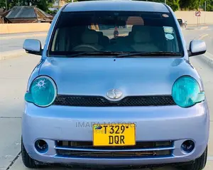 Toyota Sienta 2004 Blue