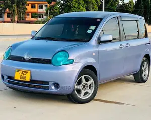 Toyota Sienta 2004 Blue