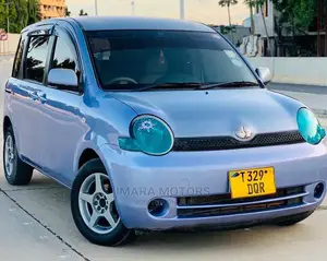 Toyota Sienta 2004 Blue