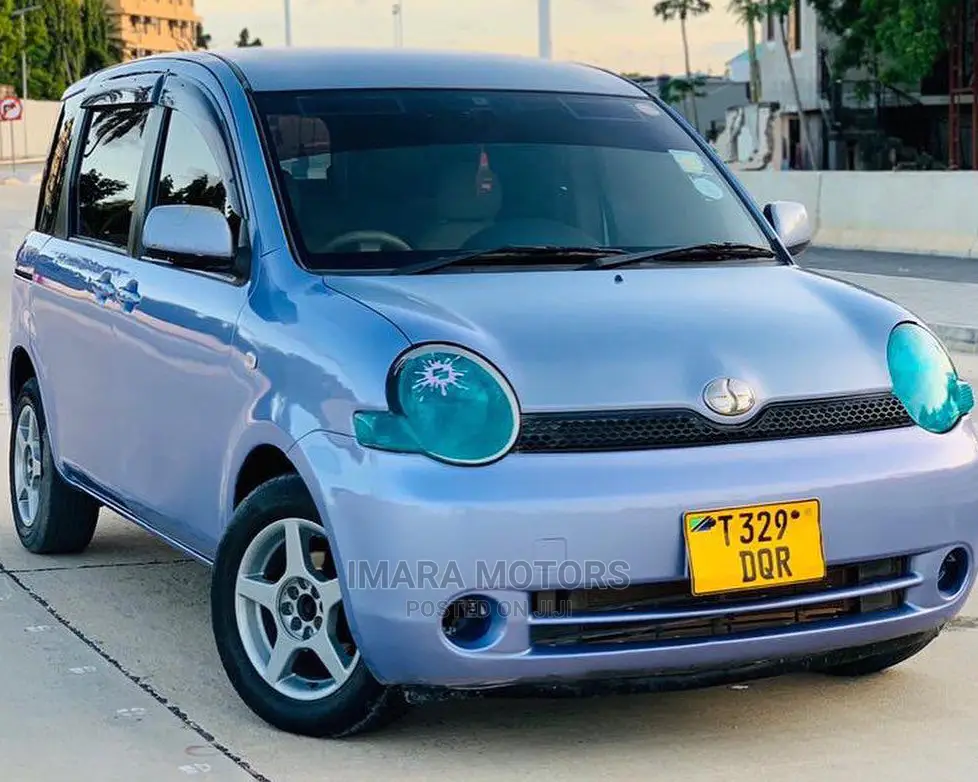 Toyota Sienta 2004 Blue
