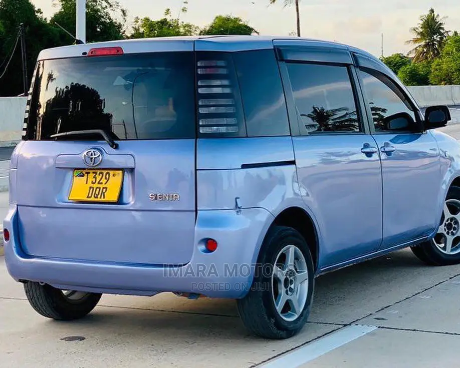 Toyota Sienta 2004 Blue