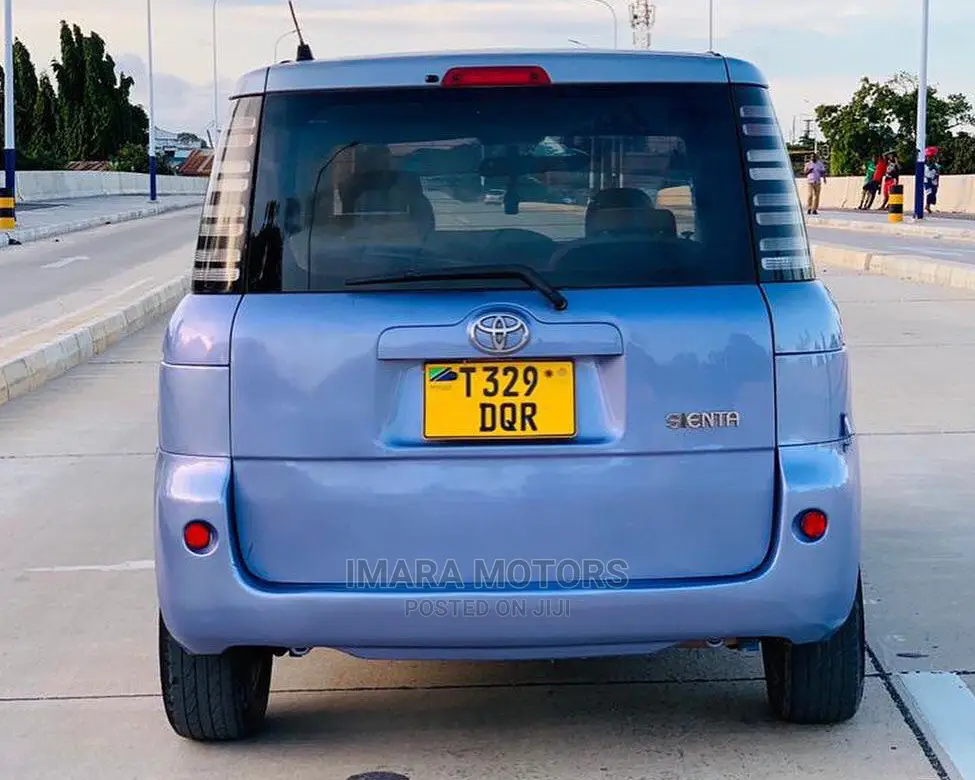 Toyota Sienta 2004 Blue