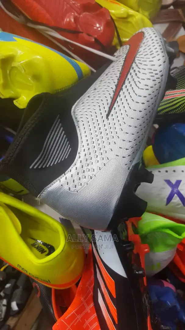 Footballs Boots
