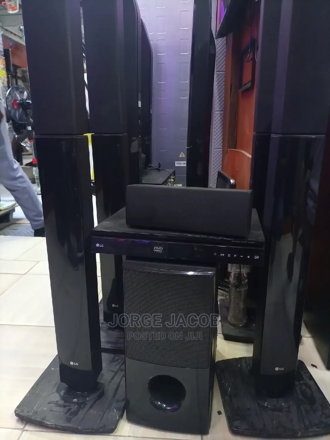 LG Homethitre 1000 Watts