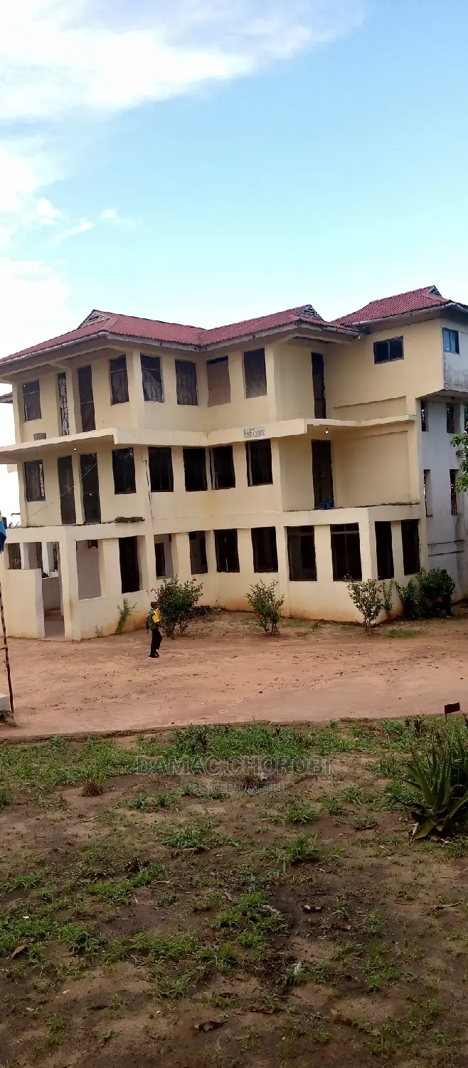 Shule Inauzwa Mbezi Luguruni Na Maeneo Ya Kujenga Shule