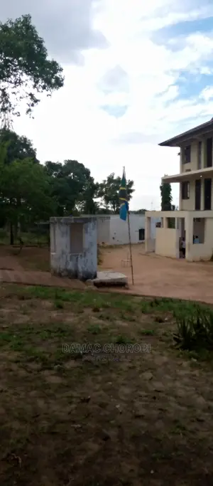 Shule Inauzwa Mbezi Luguruni Na Maeneo Ya Kujenga Shule