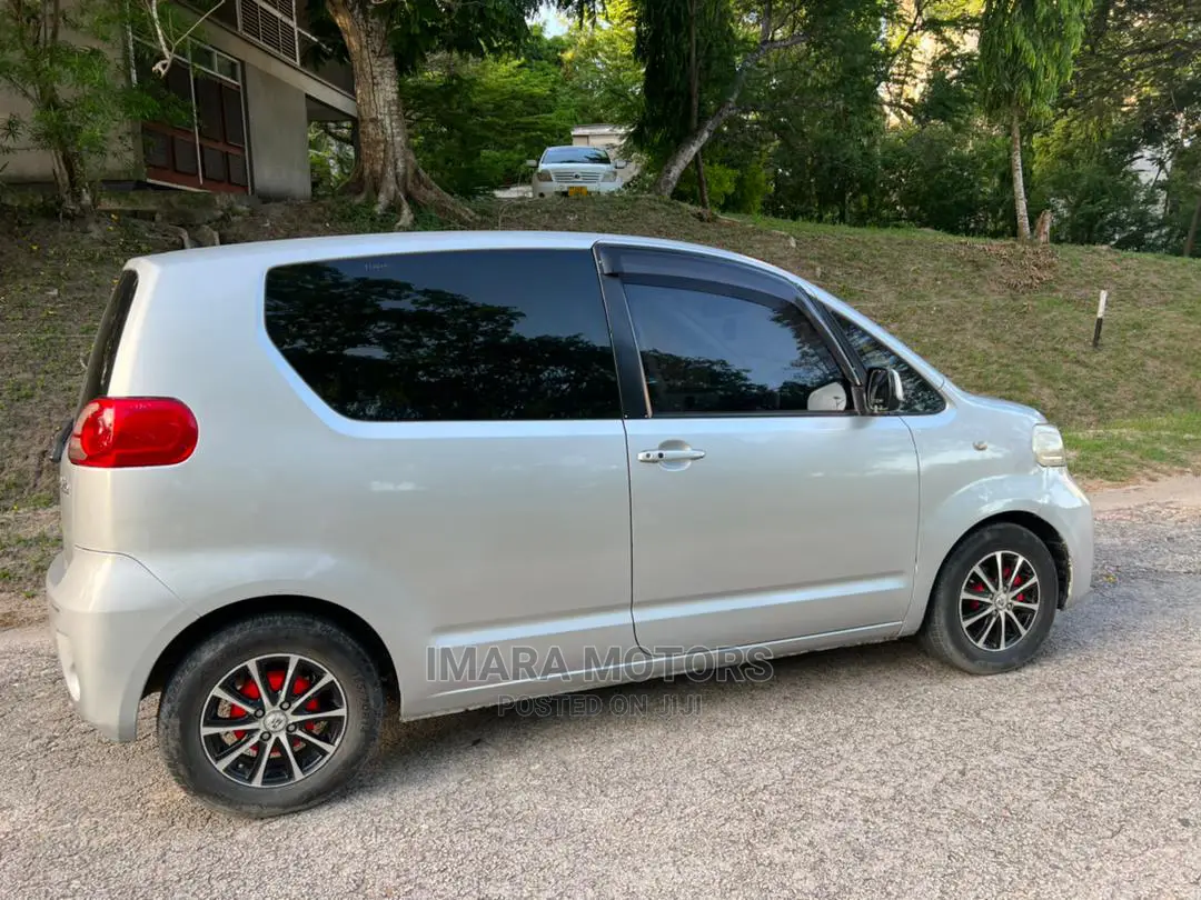 Toyota Porte 2004 Silver