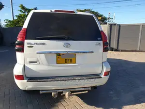 Toyota Land Cruiser 2005 White