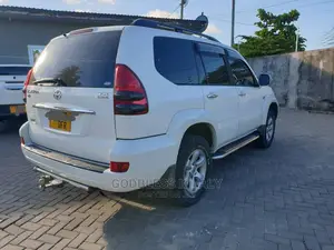Toyota Land Cruiser 2005 White