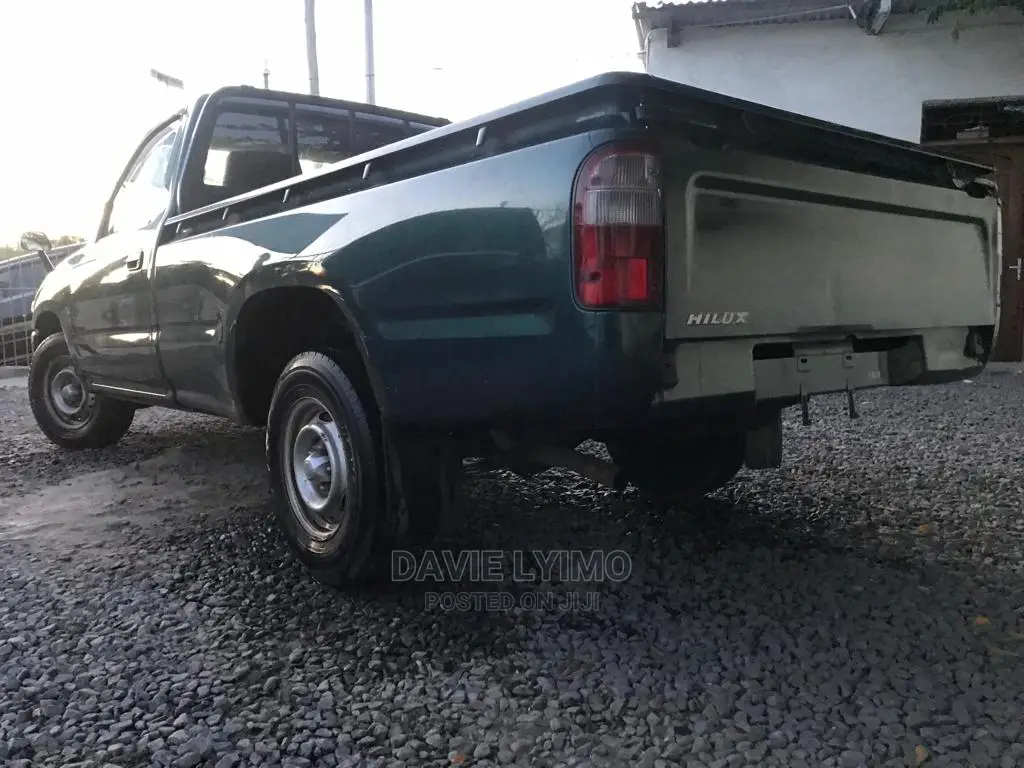 Toyota Hilux 2000 Green