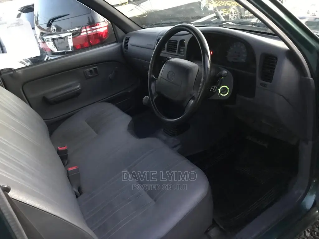 Toyota Hilux 2000 Green