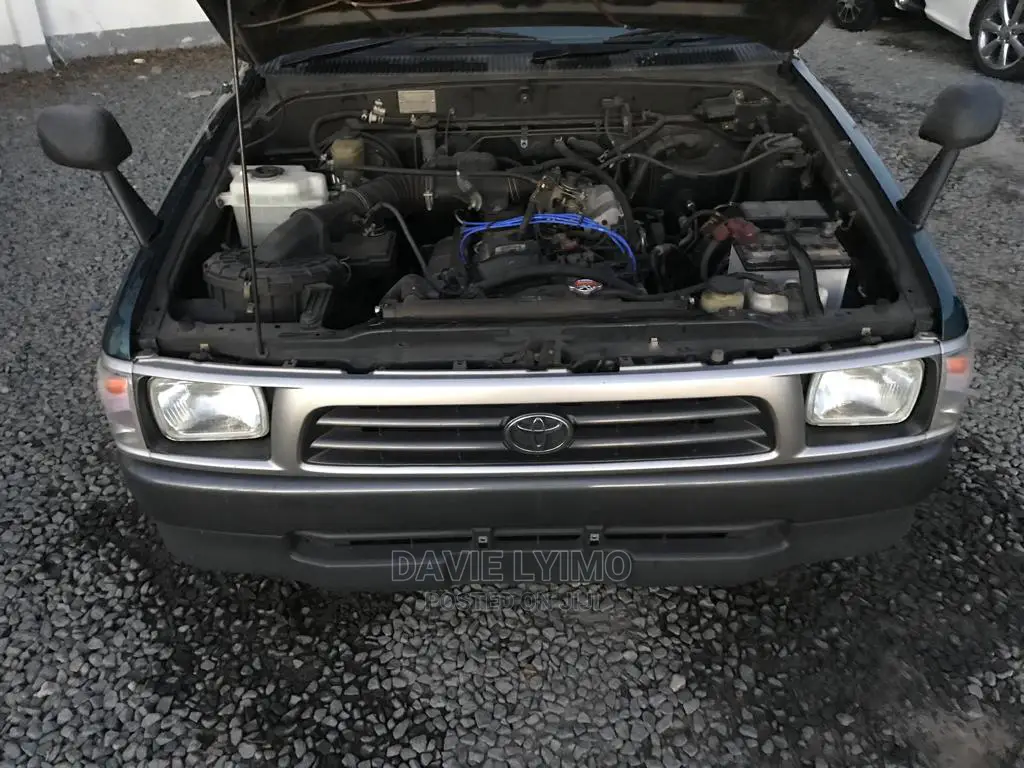 Toyota Hilux 2000 Green