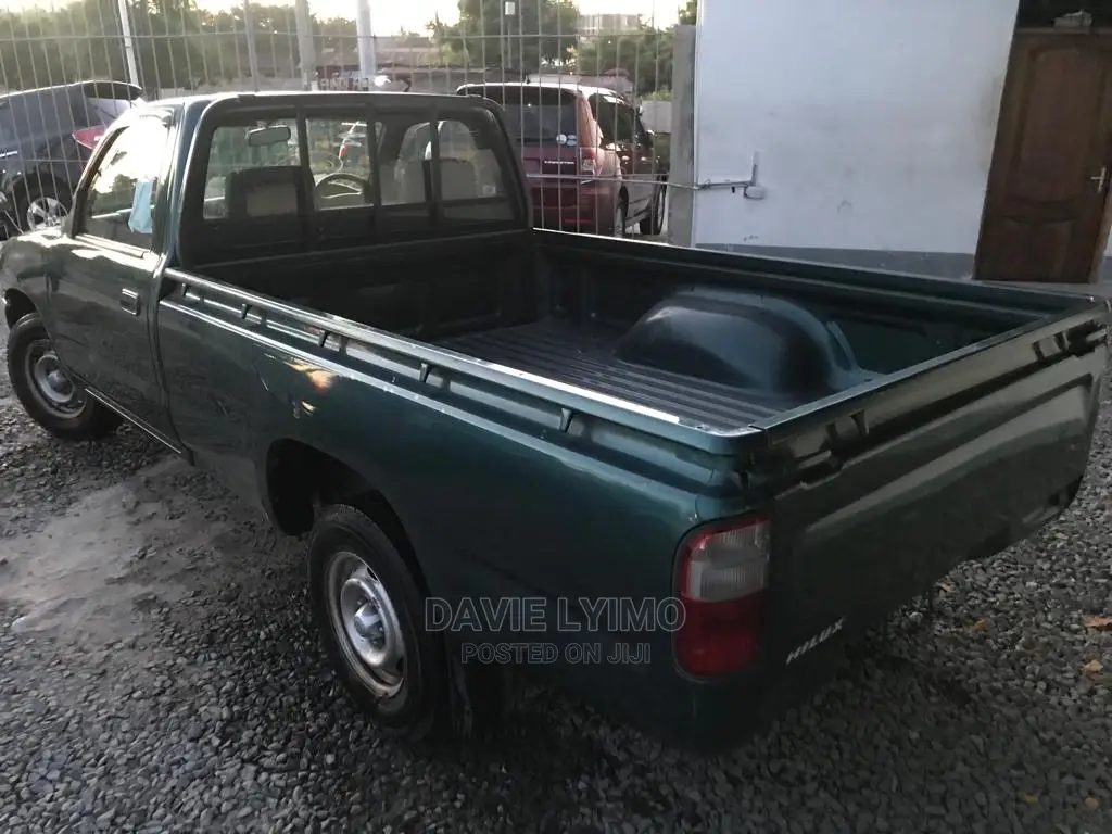 Toyota Hilux 2000 Green