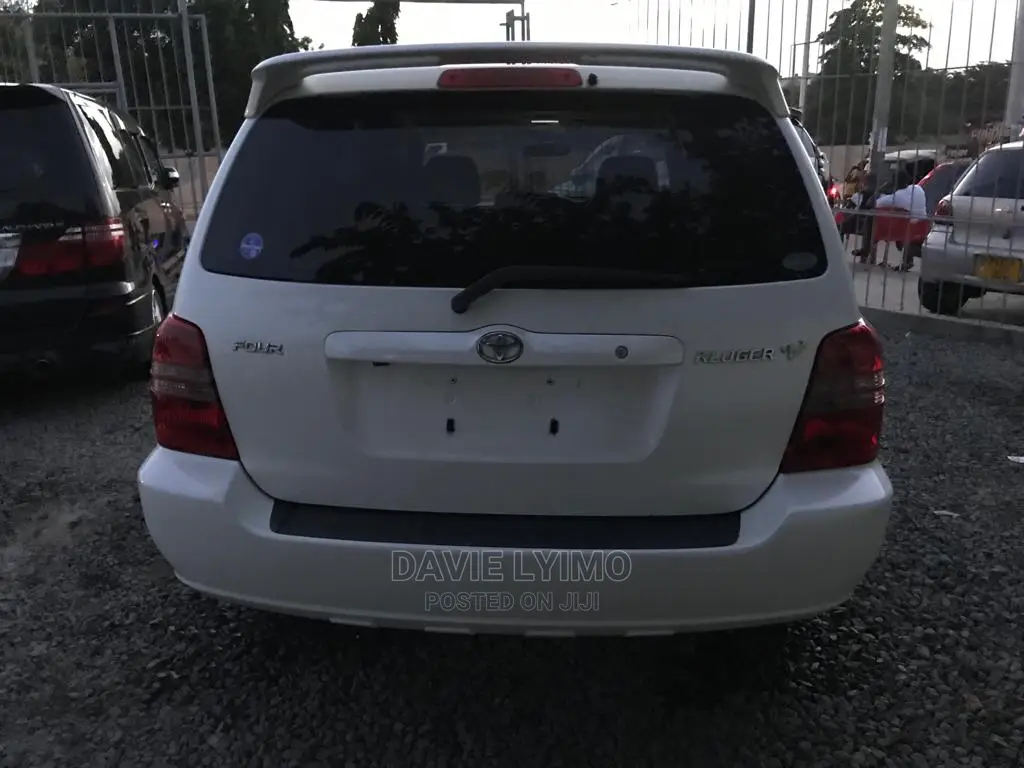 Toyota Kluger 2004 White