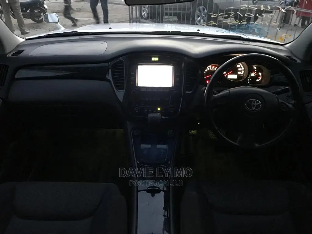 Toyota Kluger 2004 White