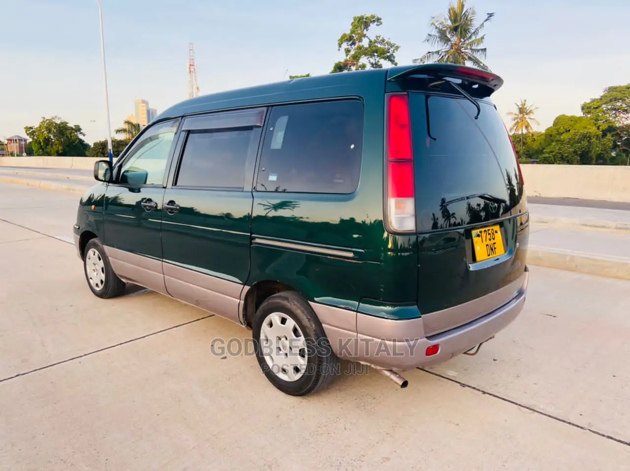 Toyota Noah 2001 Green