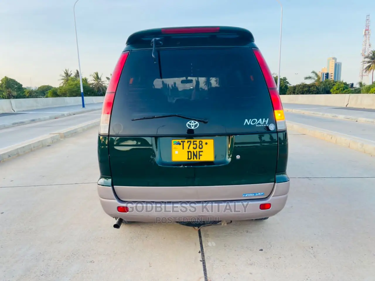 Toyota Noah 2001 Green