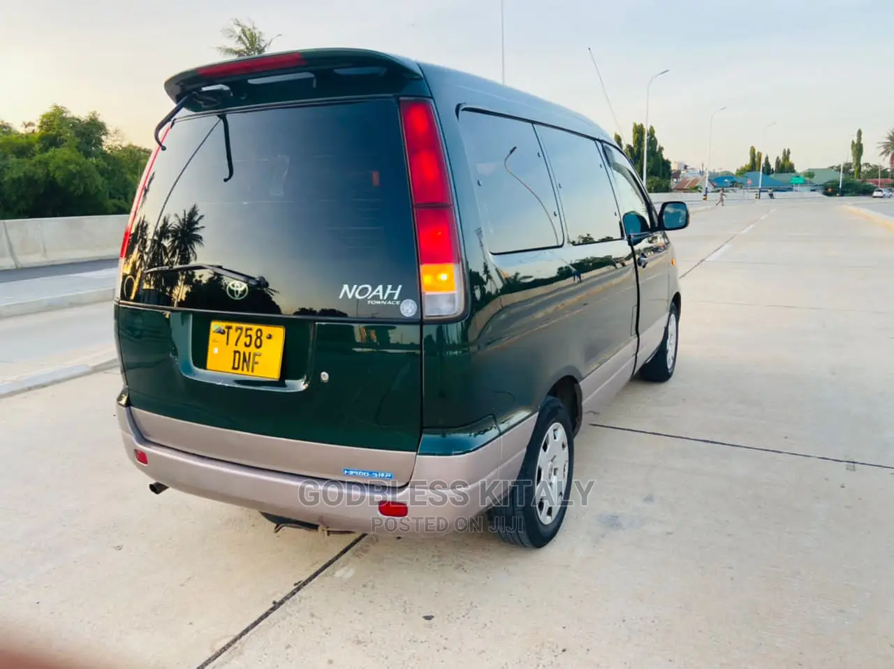Toyota Noah 2001 Green