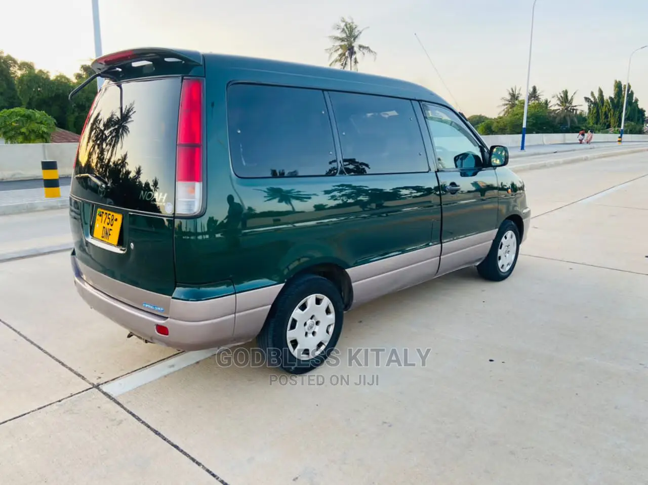 Toyota Noah 2001 Green