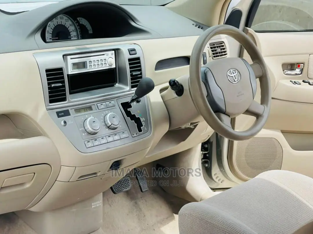 Toyota Raum 2004 Gray
