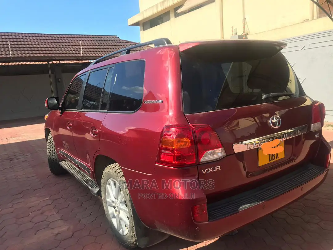 Toyota Land Cruiser 2014 Red
