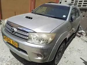 Toyota Fortuner 2004 Gray