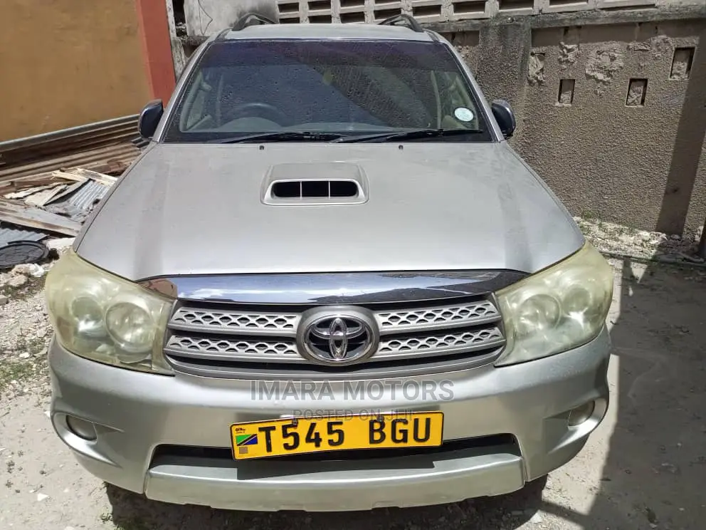 Toyota Fortuner 2004 Gray