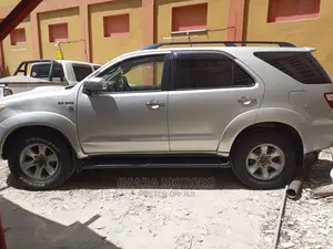 Toyota Fortuner 2004 Gray