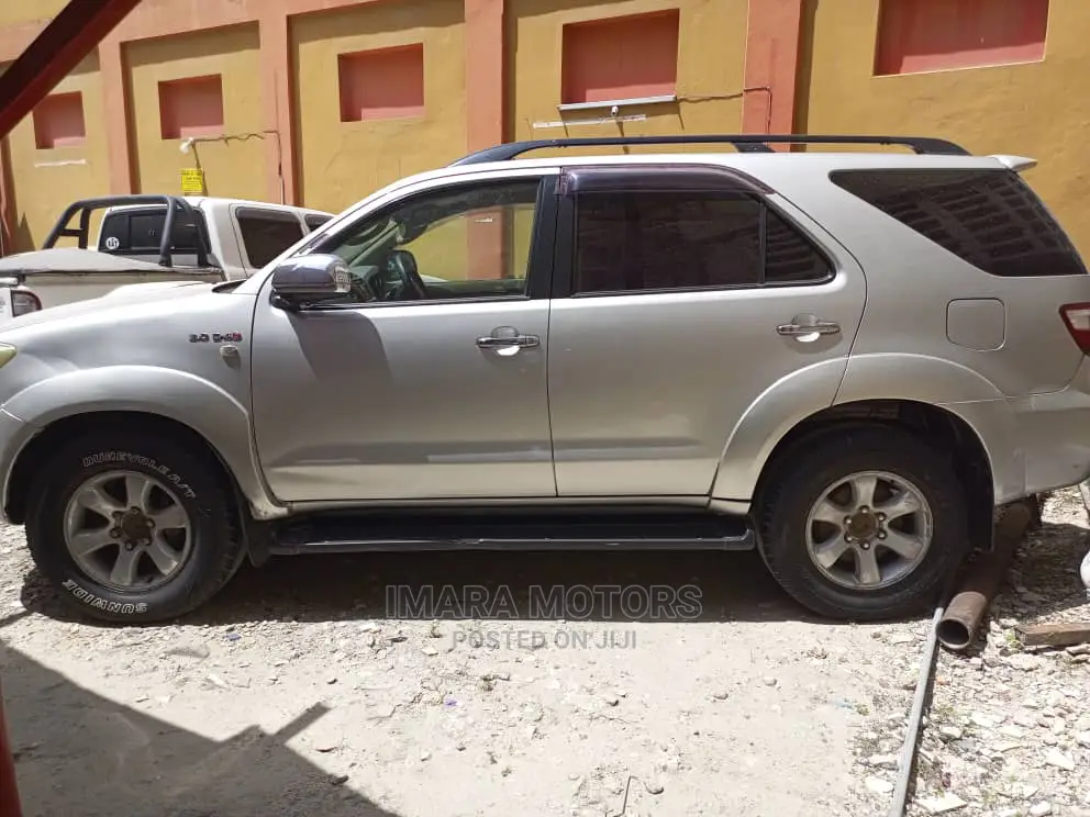 Toyota Fortuner 2004 Gray