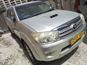 Toyota Fortuner 2004 Gray