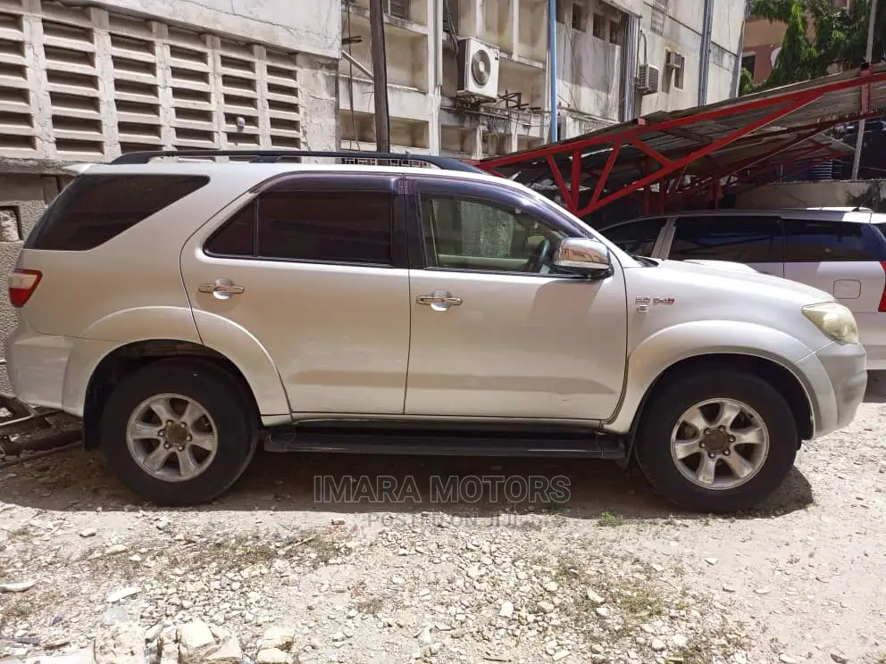 Toyota Fortuner 2004 Gray