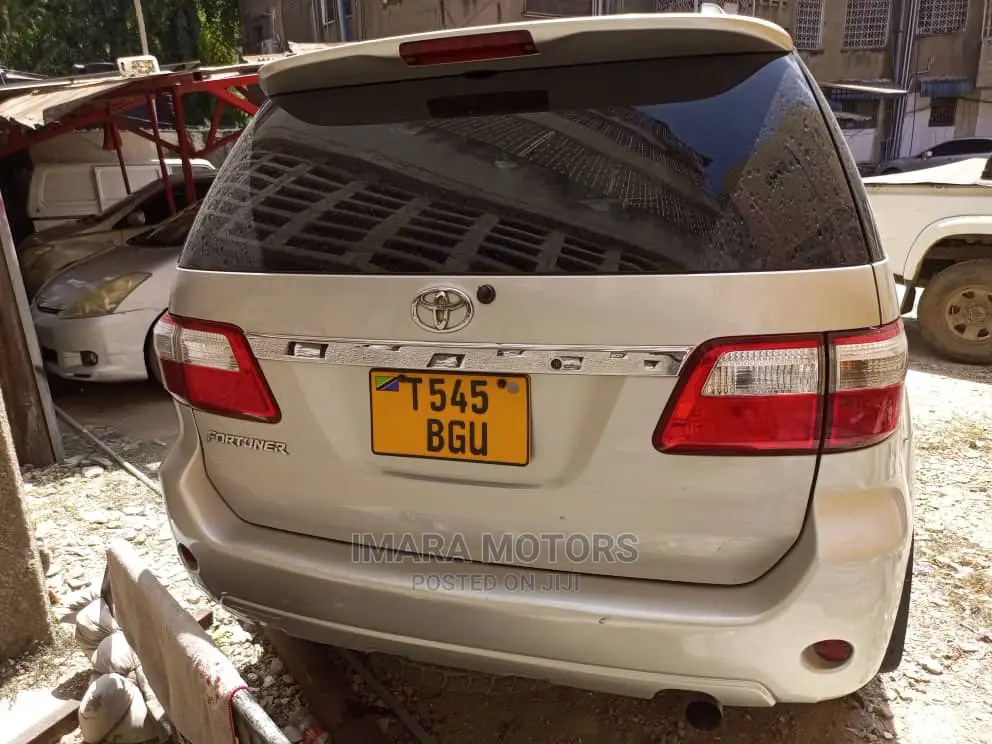 Toyota Fortuner 2004 Gray