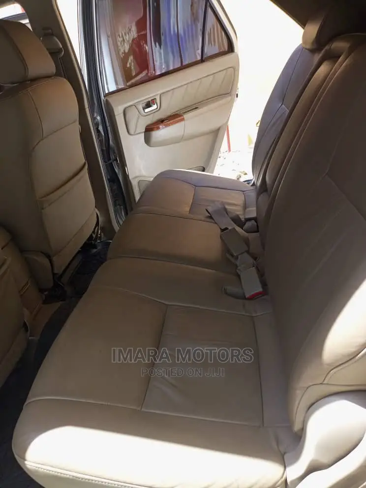 Toyota Fortuner 2004 Gray