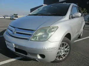 Toyota IST 2004 Silver