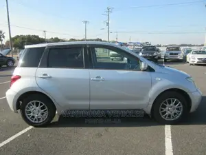 Toyota IST 2004 Silver