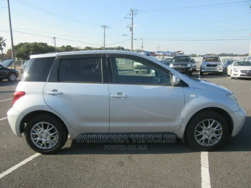 Toyota IST 2004 Silver